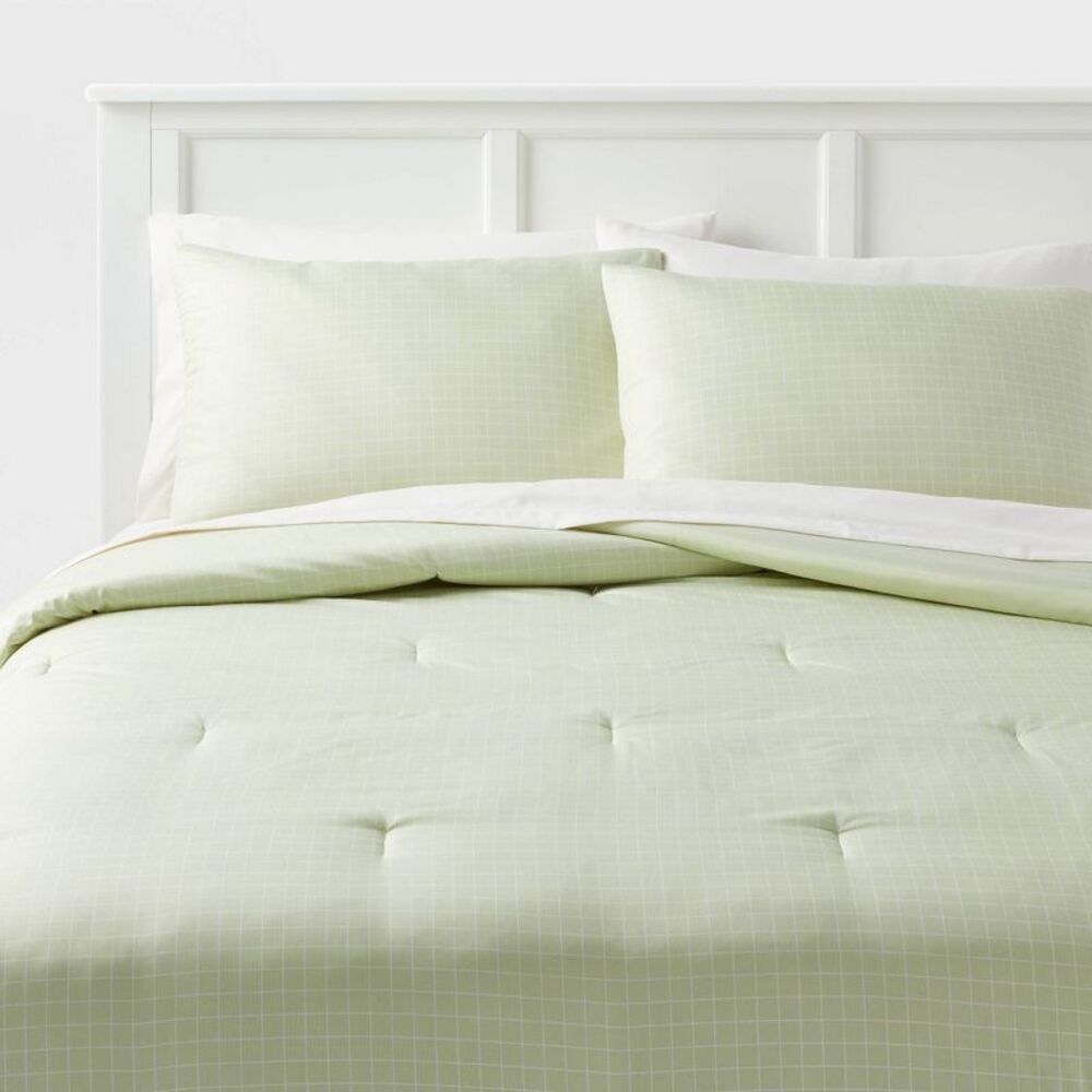 Twin/Twin Extra Long Printed Comforter Set Light Green/White - Room Essentials